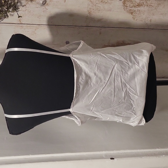 White cami - Picture 2 of 4